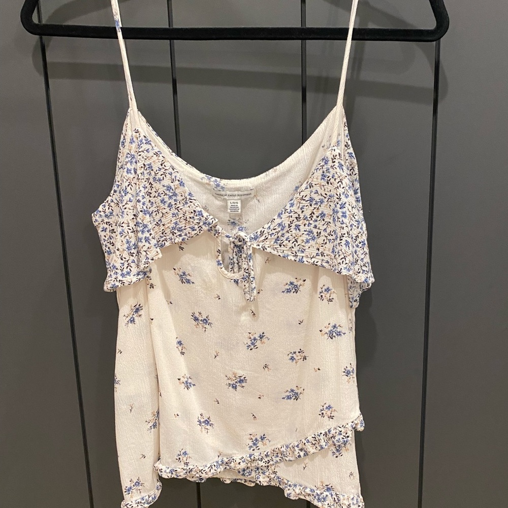 AMERICAN EAGLE OUTFITTERS white floral flowy top